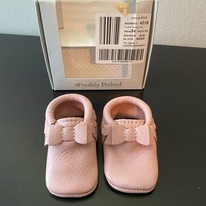 Freshly Picked Pink Leather Bow Moccasins - Size 2